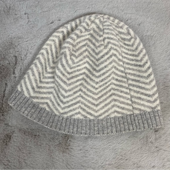 Nevin 100% Cashmere Grey White Herringbone Knit Hat Chevron Ribbed Winter Beanie - Picture 3 of 7